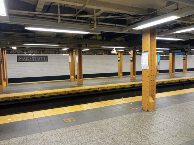 Main Street 7 Line Station
