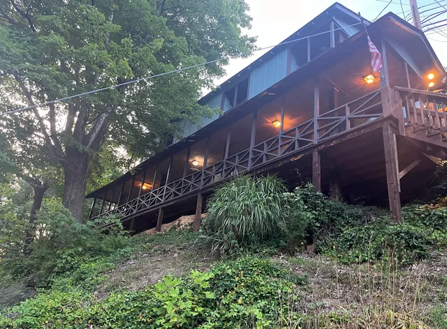 The Riverside Lodge at Chimney Rock