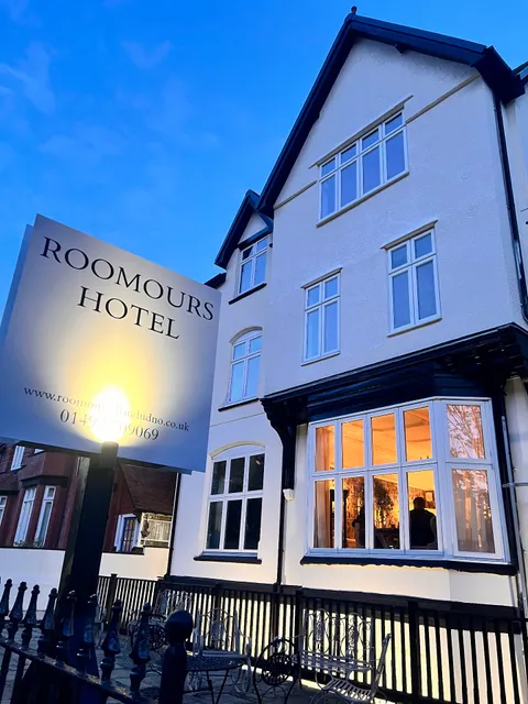 Roomours Hotel with Private Car Park