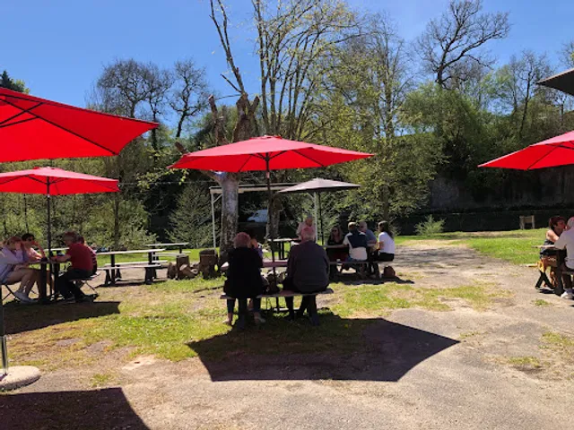 Les pieds dans l'eau pizzeria, créperie, location de canoës