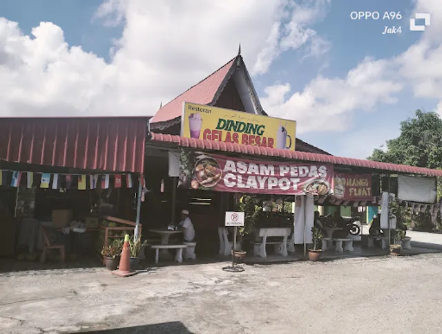 Restoran Dinding Gelas Besar