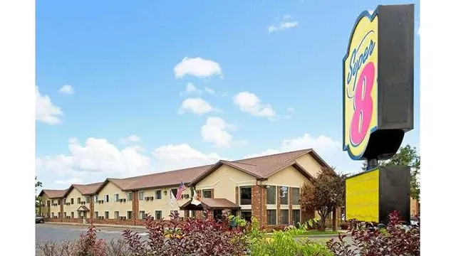 Super 8 by Wyndham Longmont/Twin Peaks