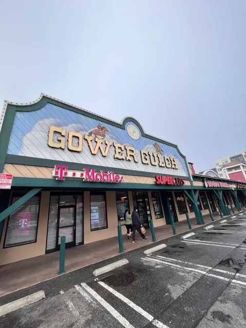 Gower Gulch Plaza