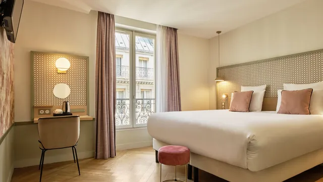 Hôtel Cervantes by HappyCulture