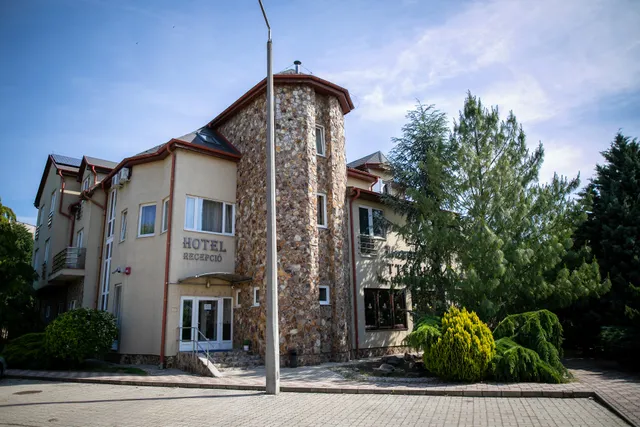 Korona Hotel és Étterem