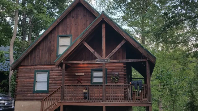 "A Bears Hideaway" Log Cabin Rental