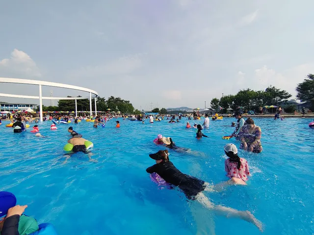Ttukseom Outdoor Swimming Pool