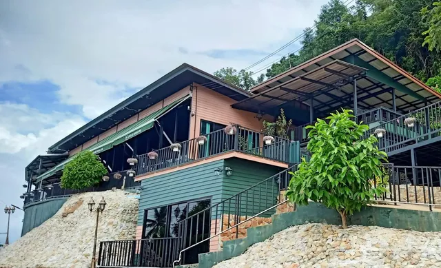 คอยดูแล รีสอร์ท