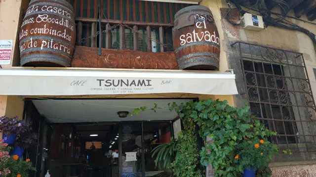 Cafe bar Tsunami