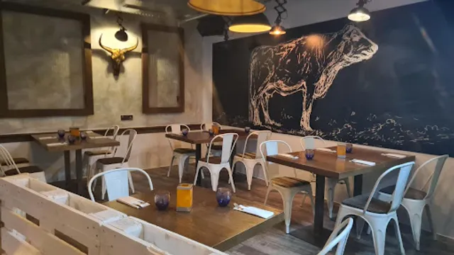 Restaurant Platinum BBQ & Seafood