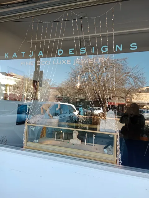 Willow Creek Plaza Shopping Center