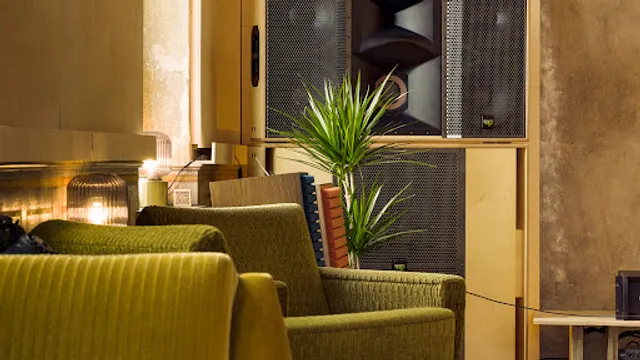 OWLs Listeningbar & Restaurant