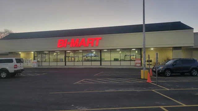 Bi-Mart Membership Discount Stores