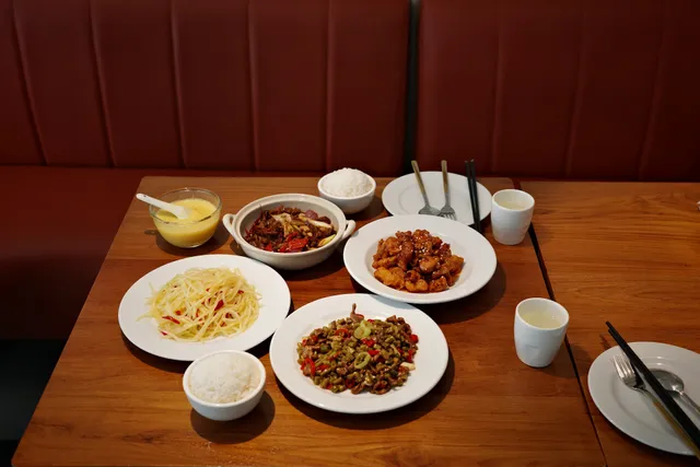 ร้านอาหารจีนจิงหัว 京华中餐厅 (JingHua Chinese Restaurant)