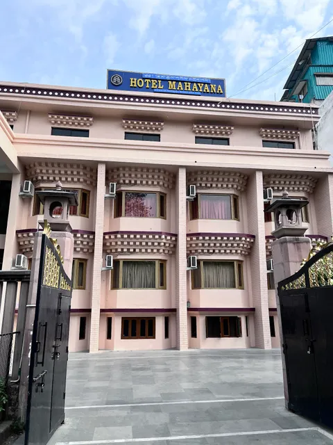 HOTEL MAHAYANA