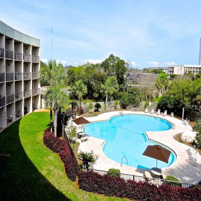 Pirates' Bay Guest Chambers and Marina