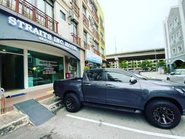Straits Inc Rooms & Service Apartment