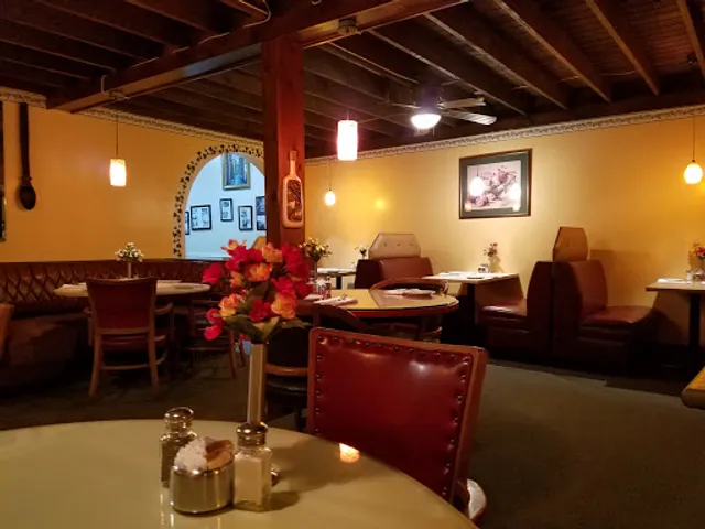 Rania's Restaurant Bar & Grill