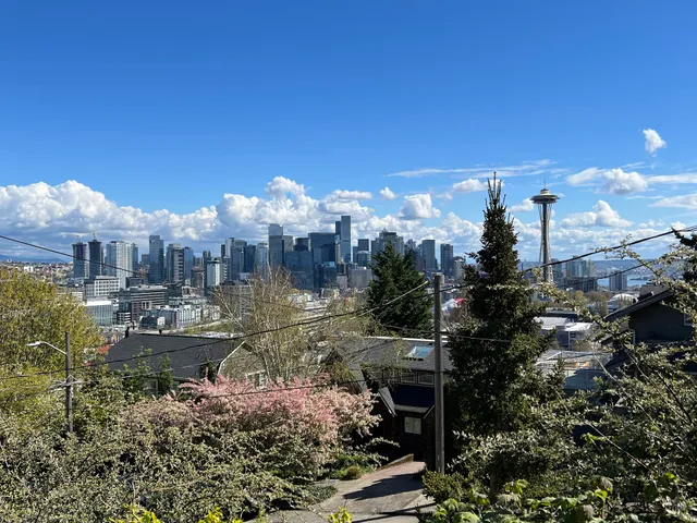 Highland Drive Parkway