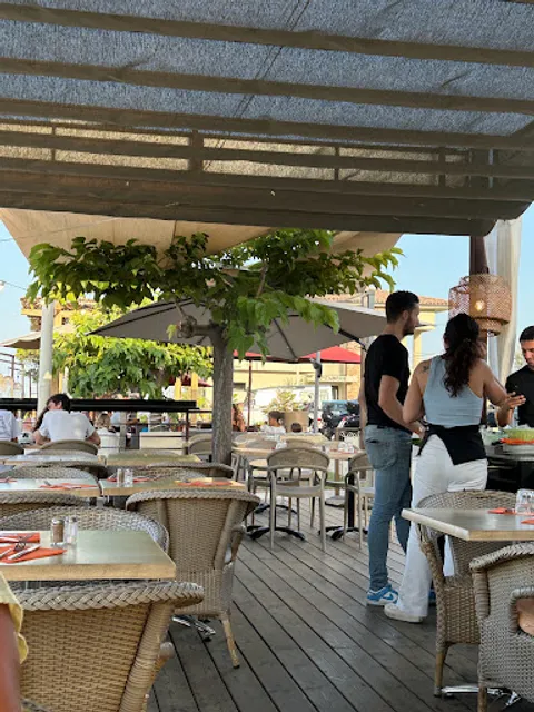 A Marina restaurant glacier