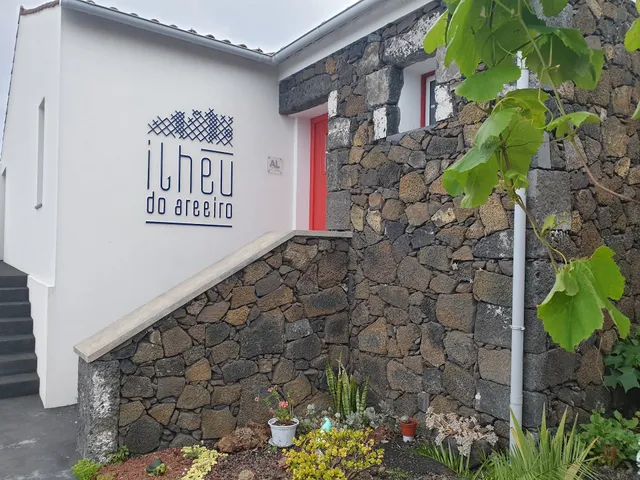 Ilhéu do Areeiro, Alojamento Local