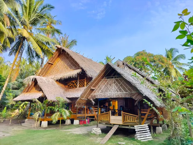 Nusa Simalaige Surf Camp