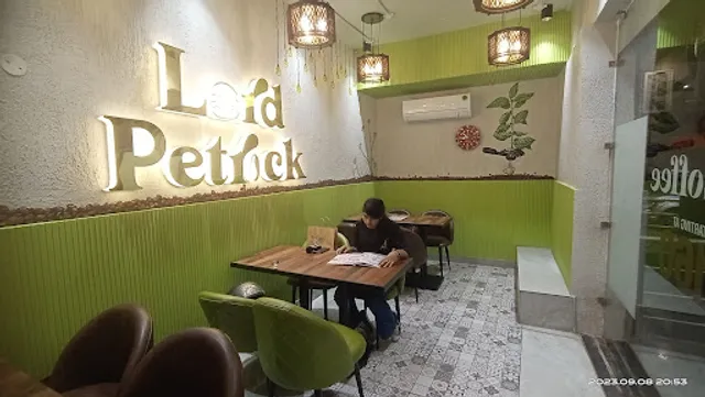 Lord Petrick Coffee & Burger - Peer Muchalla