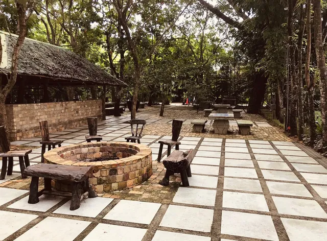 Istorya Forest Garden