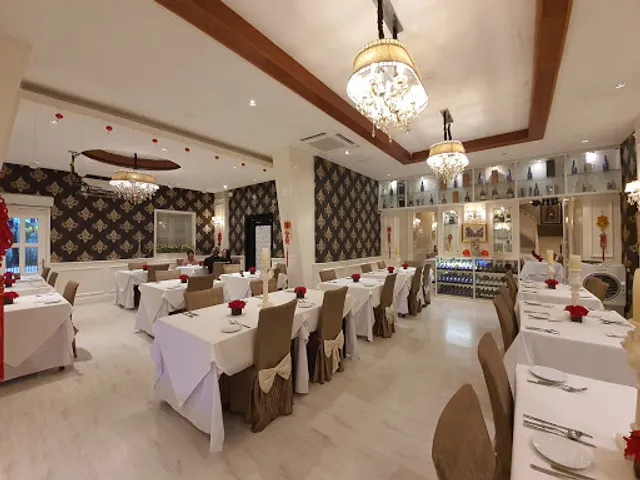 Deluxcious Spa & Restaurant
