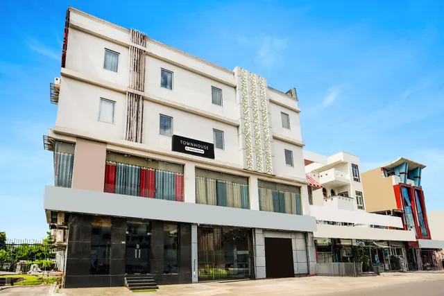 Super Townhouse Talwandi formerly Paras Royale