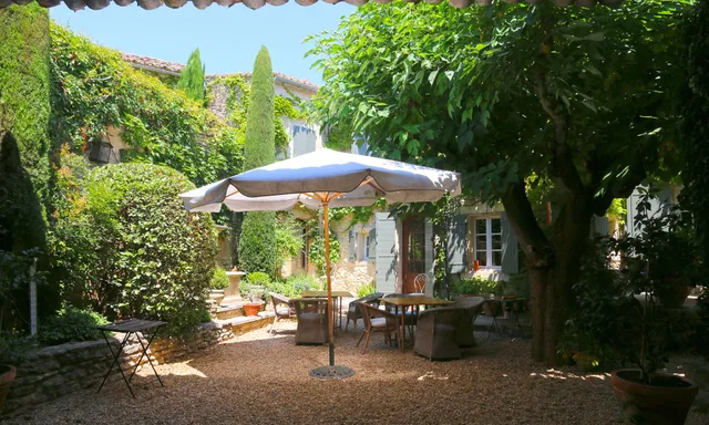 Le Mas des Roses B&B