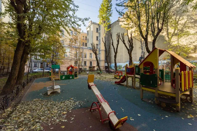 On the banks of the Neva