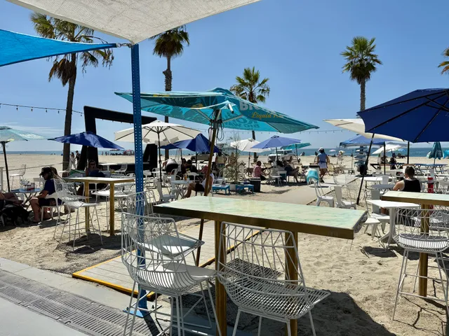 Monty’s Dog Beach & Bar - Long Beach