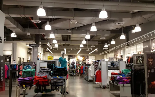 adidas Outlet Store New York, Skyview Center Outlets