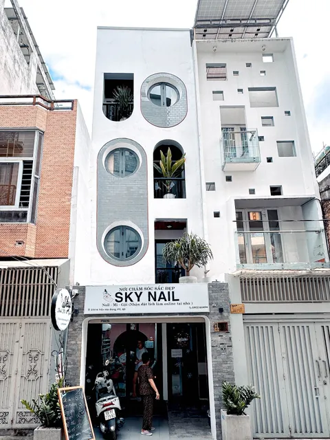 Lunaria Maison - Local Side