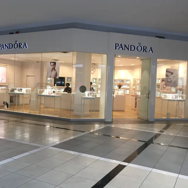 Pandora Quaker Bridge Mall