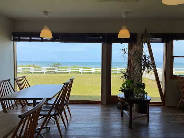 CAFE & DINING 海音（sea-ne）