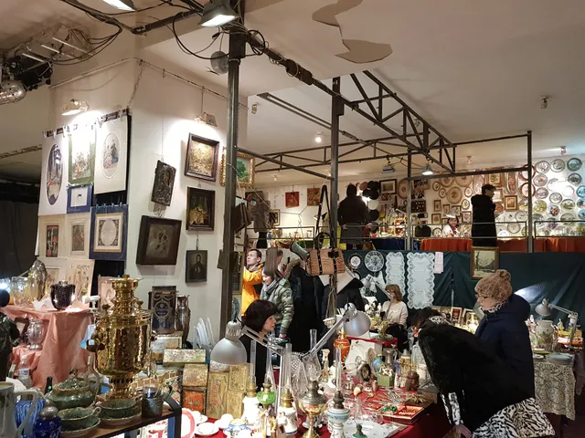 Antikvarnyy Market "Bloshinka"