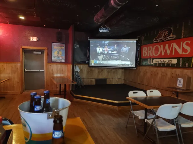 Headquarters Bar and Grill