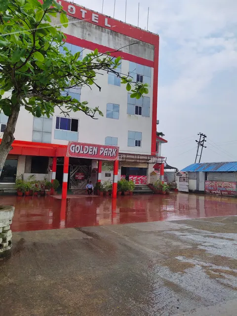 OYO 60896 Hotel Golden Park