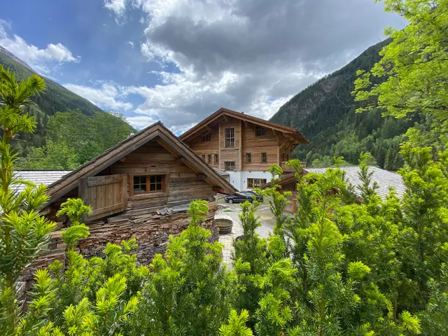 Hideaway Eggerfeld: Grand Chalet und Romantikhütte