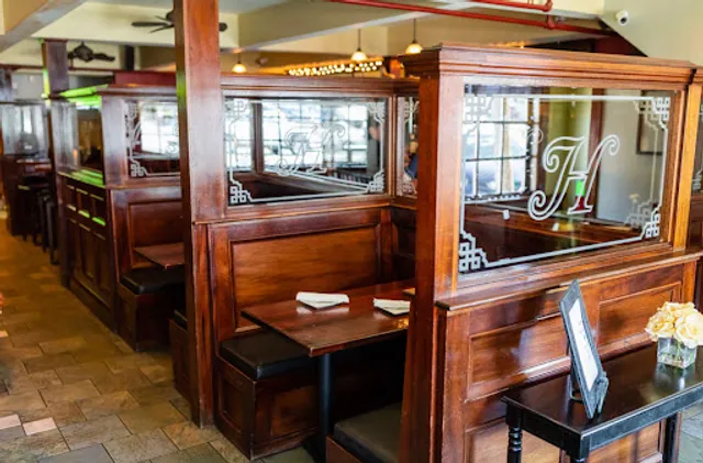 Harrington's Food & Spirits