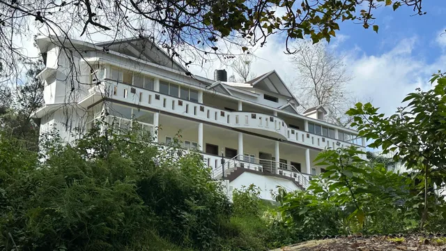 BG Lake Queen Residency