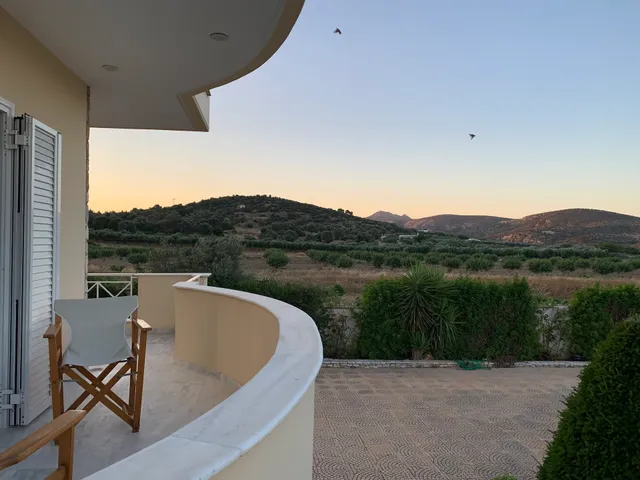 Villa Alkmini Near the Airport