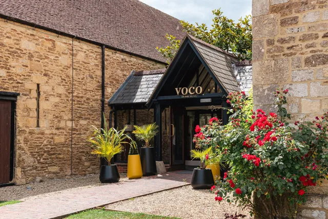 voco Oxford Thames by IHG