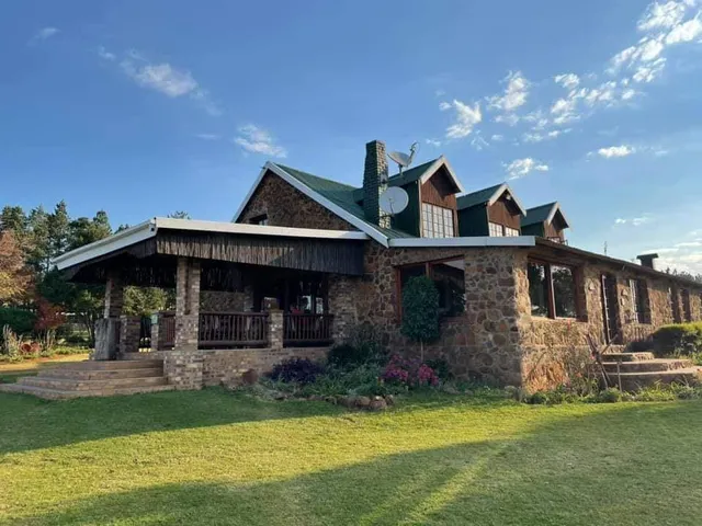 The Kingfisher Country Cottages & Trout Lodge