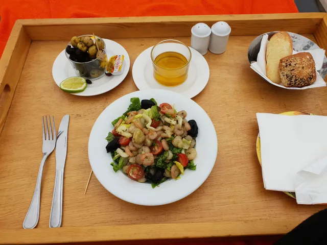 POOL LOUNGE BAR & RESTAURANT