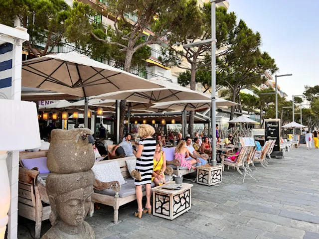 Friends Bar Restaurant