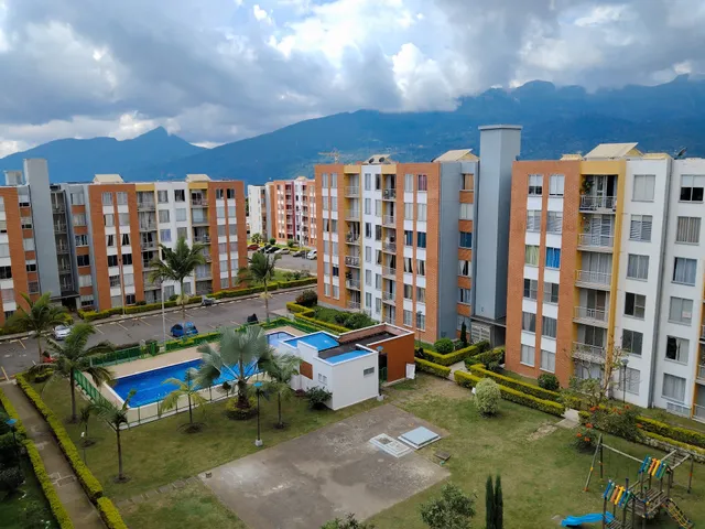 Multifamiliares Llano Grande VIS