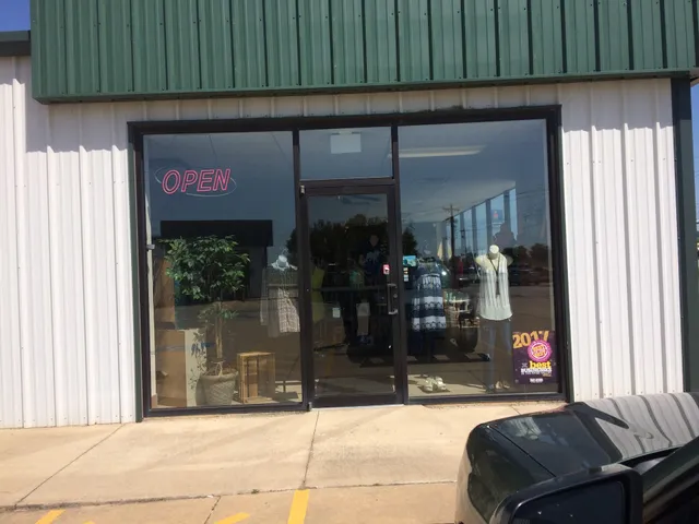 Emi-Lee's Consignment Boutique